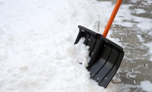 Уборка снега во дворе: нормативы, сроки, ответственность.